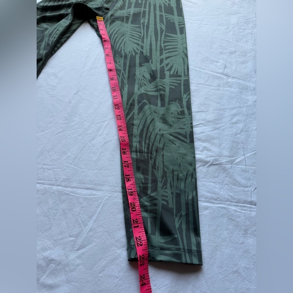 Beyond Yoga High Waisted Green Bamboo Fields Cropped Leggings Large - Picture 12 of 13